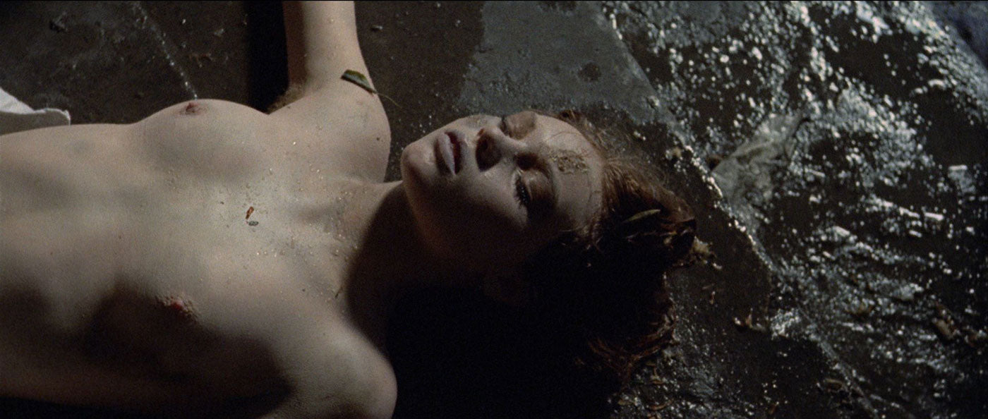 La Corta Notte delle Bambole di Vetro | Short Night of Glass Dolls