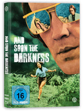 Lade das Bild in den Galerie-Viewer, And Soon the Darkness - Tödliche Ferien (Cover B)
